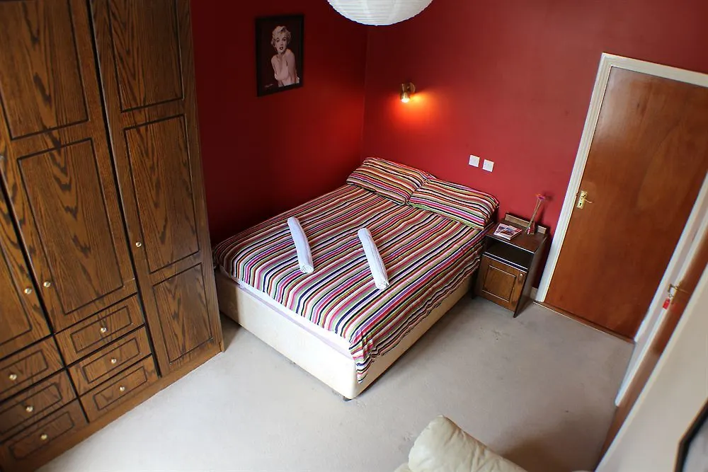 The Marilyn Mansion Hotel Dublin 0*,